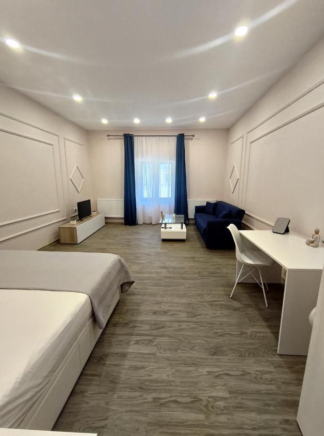 Lovely Apartment In The Heart Of The City Timisoara Exterior foto